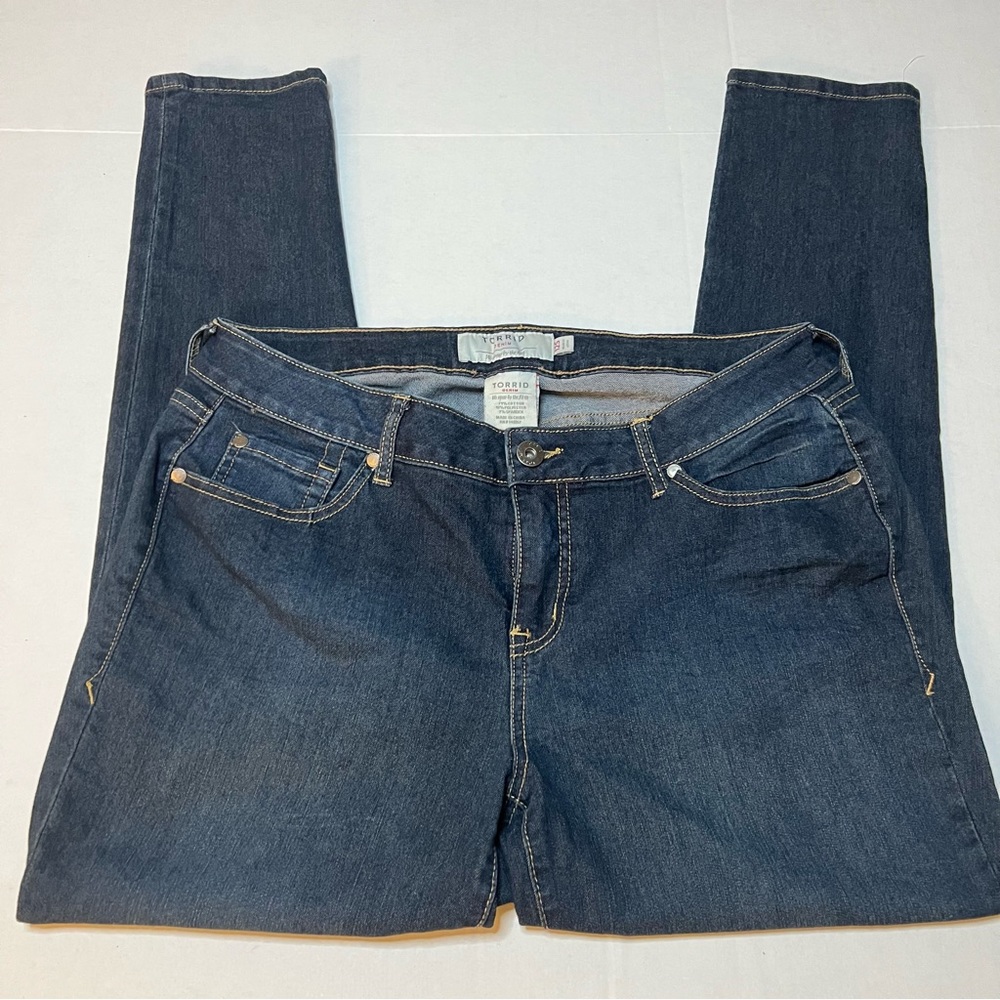 TORRID BLUE SUPER STRETCH HIGH-RISE STRAIGHT JEANS Size 12s - Picture 3 of 4